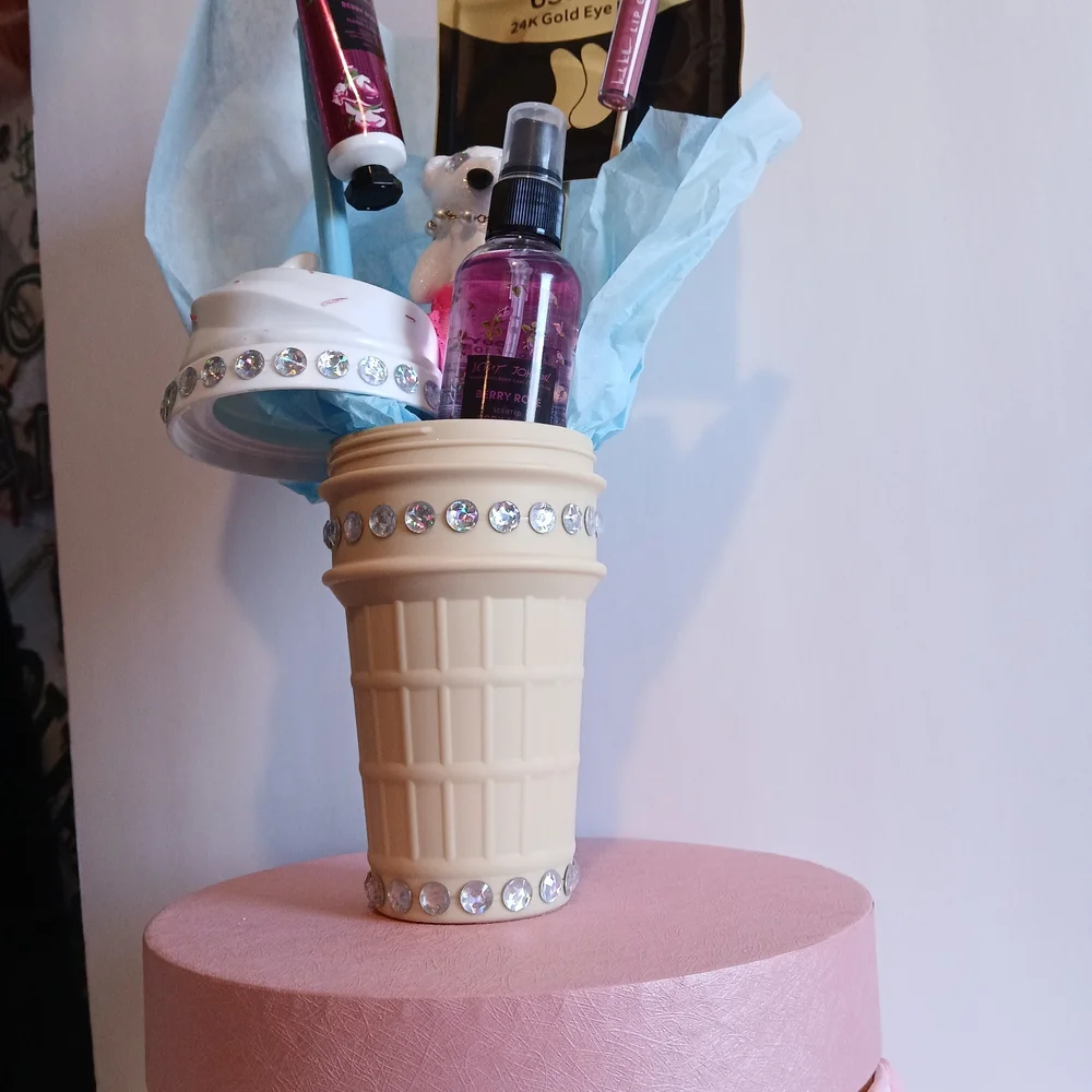 Ice Cream Cone Nicole Miller, Betse Celebration Concept/Gift Set